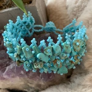 Turquoise chips stones and beads, handcrafted bracelet, 8” great cond!